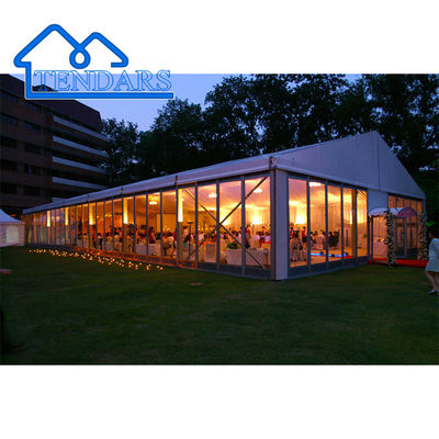 โมเดิร์น Easy Up Outdoor Party Marquee Tents โครงสร้างหลังคาขนาดใหญ่กันน้ำ UV ทน